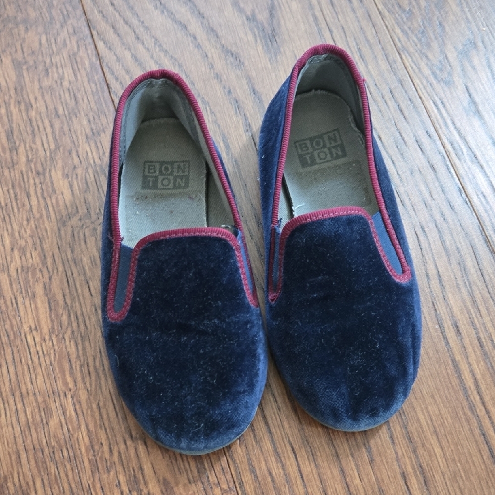 Bonton Blue Velvet Slippers with Classic Slip-On Design